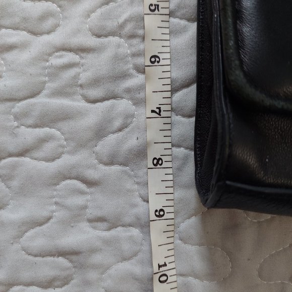 Black faux leather crossbody purse with adjustable stap and art deco pattern - Picture 6 of 8